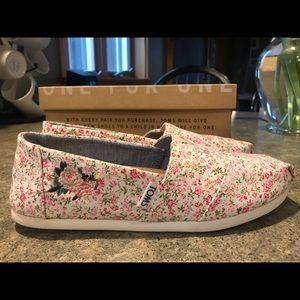 Floral spring Toms